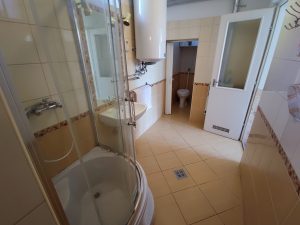 a Vendég-lak második fürdőszobája